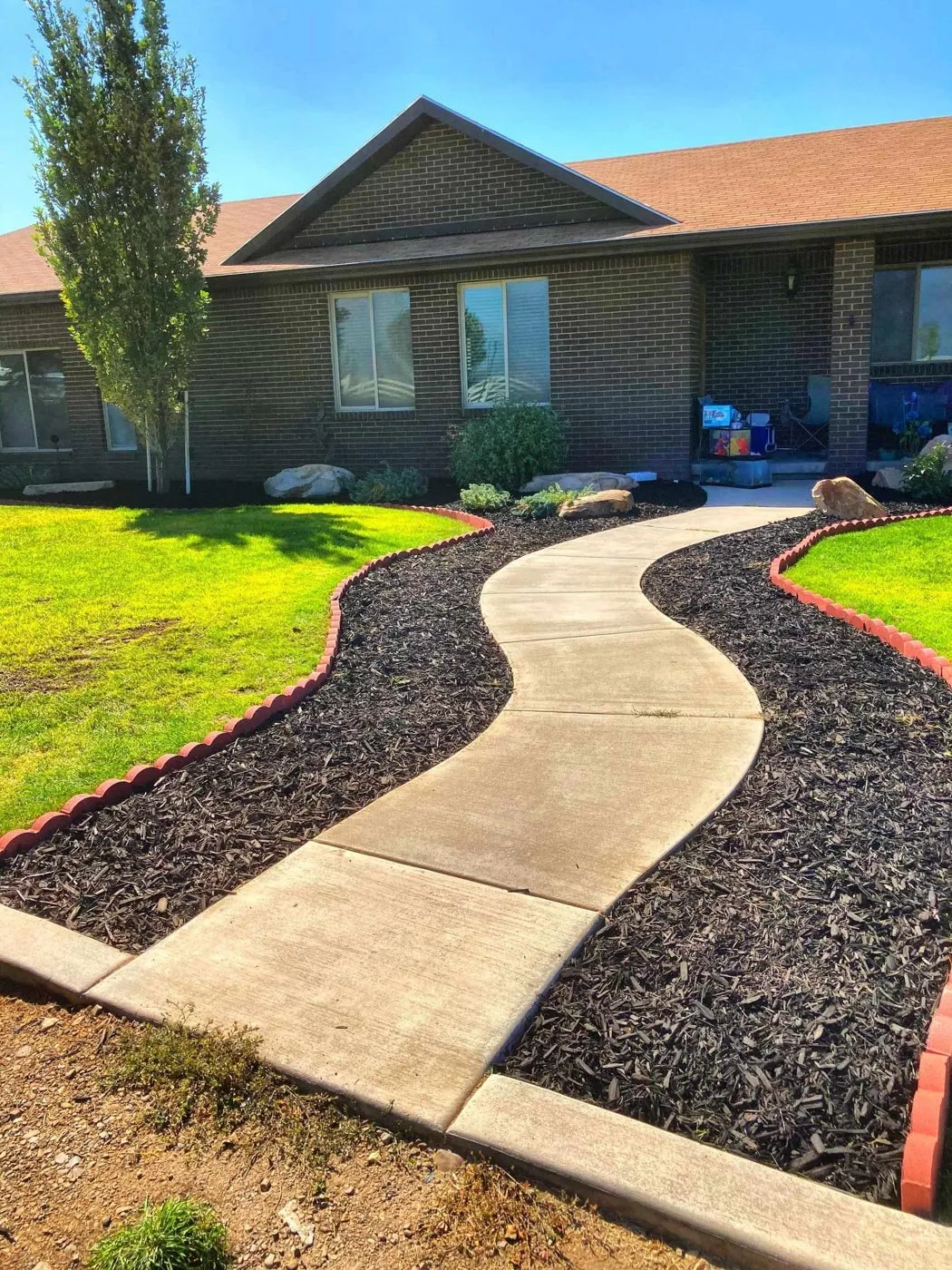Hardscape retaining wall